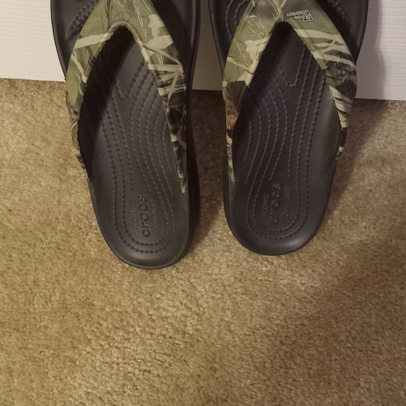 Crocs sandals 8/6 - Picture 2 of 2